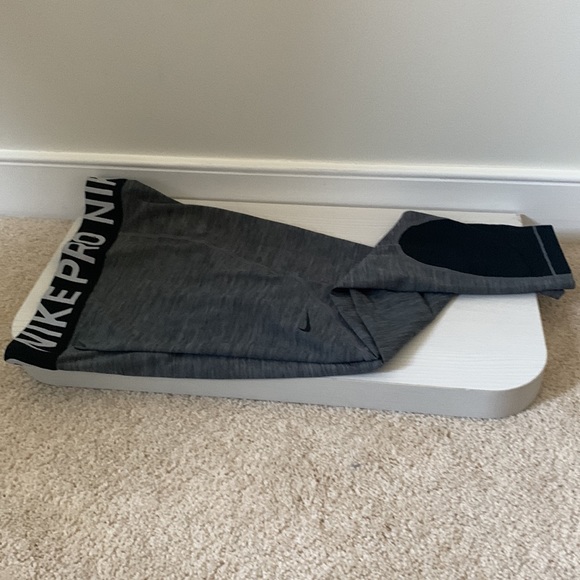 Nike Women's Pro Crop Tights Sz LG - Picture 2 of 6